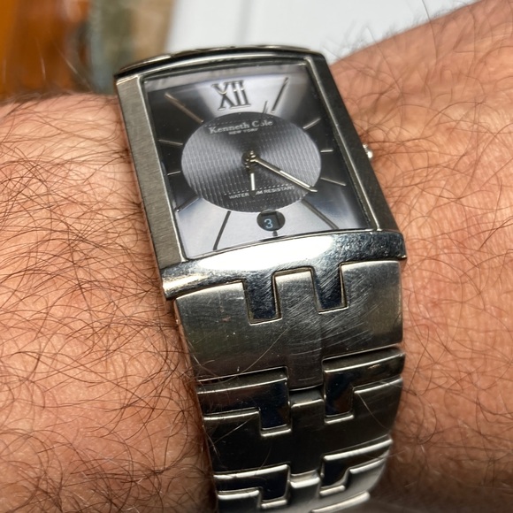 Kenneth Cole New York watch, stainless, gray dial, new battery - Picture 13 of 16